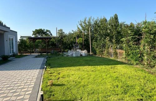 Qerek Villa | T & I Villa firepit, BBQ & grill