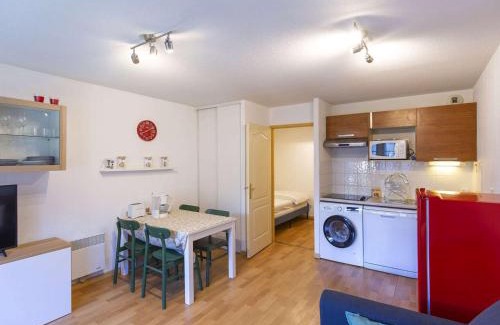Luz-Saint-Sauveur Apartment | T2 cosy en centre-ville avec parking, proche commodités, 3 stations de ski, non fumeur - FR-1-402-118