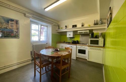 Ciboure Apartment | T2 lumineux avec Wifi dans maison basque près du cœur historique de Ciboure - Plages et port à proximité - FR-1-239-824