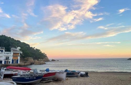 Tamariu Apartment | T3 · Charming seaside escape with stunning views