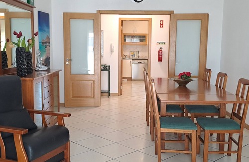 Areias de Sao Joao Apartment | T3, espaçoso, wifi, a/c, junto à praia!