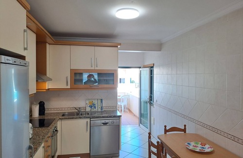 Areias de Sao Joao Apartment | T3, espaçoso, wifi, a/c, junto à praia!