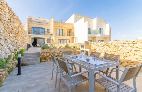 Xaghra House | Ta'Siku Gozitan villa Pool & hot tub - Happy Rentals