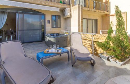 Xaghra House | Ta'Siku Gozitan villa Pool & hot tub - Happy Rentals