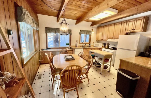 Pioneer Trail Cabin | Tahoe cabin