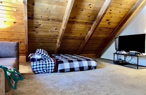 Pioneer Trail Cabin | Tahoe cabin