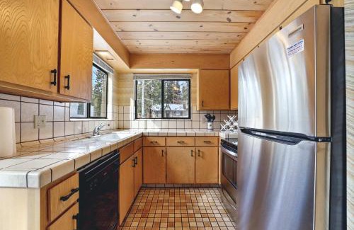 Tahoe Village House | Tahoe Forest Chalet 3BR House with AC
