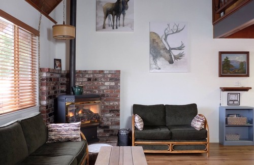 Al Tahoe Cabin | Tahoe Lake Cabin gem, 3 short blocks to the Lake
