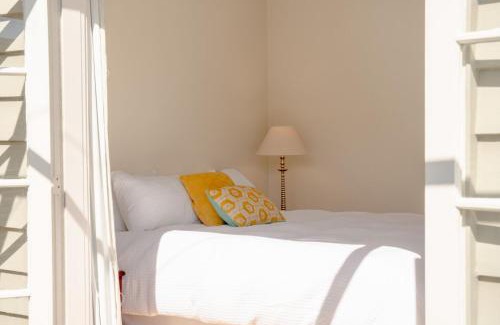 Surfdale House | Taimana Beach Front, Surfdale