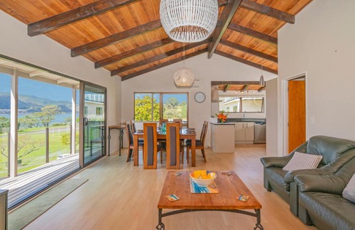 Tairua House | Tairua Harbour Views - Tairua Holiday Home