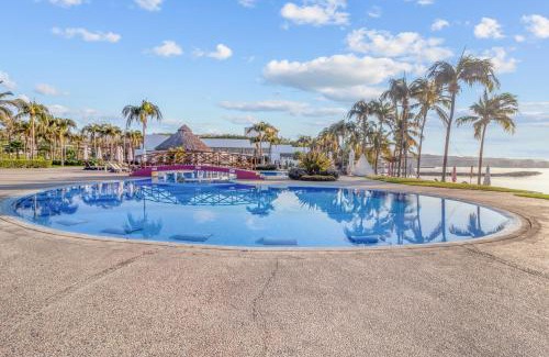 La Cruz de Huanacaxtle Villa | Tamaran Family Villas with Beach Club - B Nayar