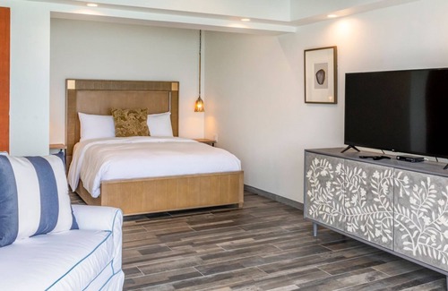Fryes Beach Resort | Tamarind Hills Resort - Barracuda 8