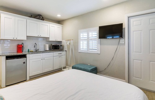 Riverside Heights Apartment | Tampa Studio w/ Free WiFi: 4 Mi to Downtown