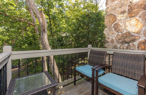 Osage Beach Apartment | Tan-Tar-A #6133 - Minutes from Margaritaville and pool bars!