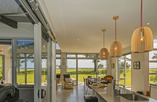 Matarangi House | TARANUI'S NEST - MATARANGI HOLIDAY HOME, family friendly in Matarangi
