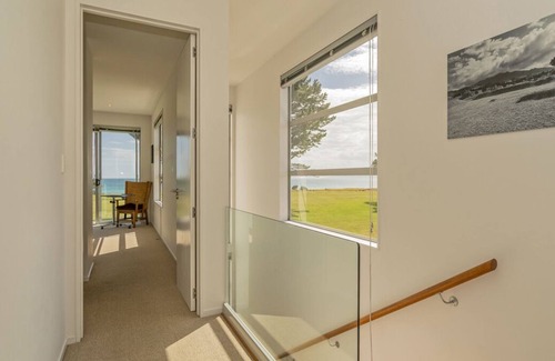 Matarangi House | TARANUI'S NEST - MATARANGI HOLIDAY HOME, family friendly in Matarangi