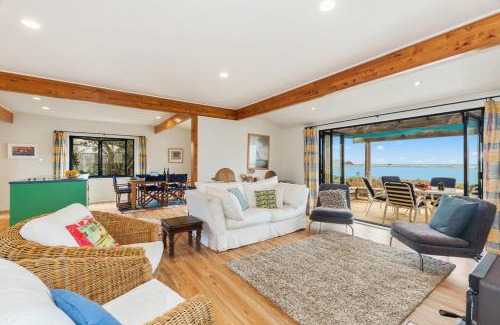 Mangawhai Heads House | Taste Of Paradise with WiFi!- Mangawhai Heads Home