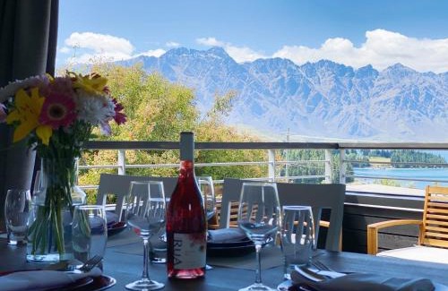 Queenstown House | Tekau - Modern holiday apartment with lakeview