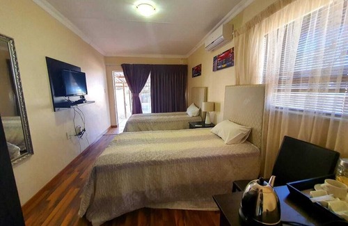 Mahikeng House | Tenacity Mafikeng Guesthouse - 4 in Mahikeng