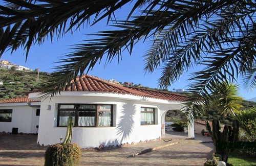 Sauzal House | TENERIFE-CANARIAS-HOUSE - POOL-WITH-SALT-WATER-LARGE-GARDEN.