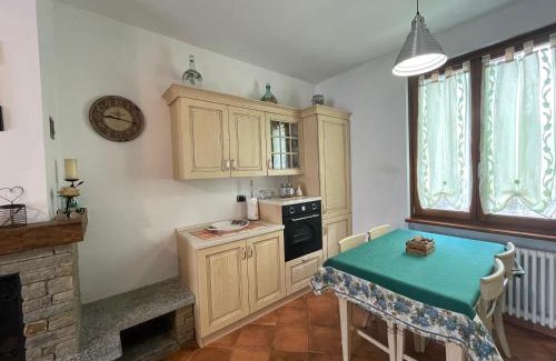 Dongo House | Terraced house with garden in Dongo - Larihome A13