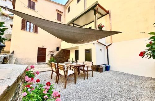 Seravezza House | Terratetto nel borgo medievale