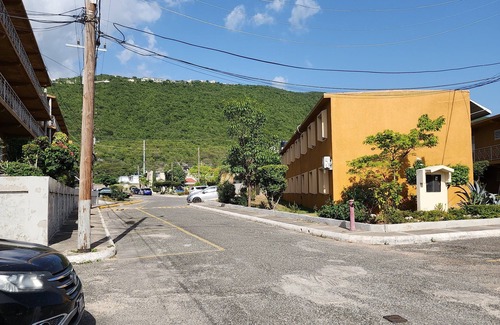 Eden Gardens Apartment | Terrific Apartment with WiFi in Kingston 3, Jamaica West Indies