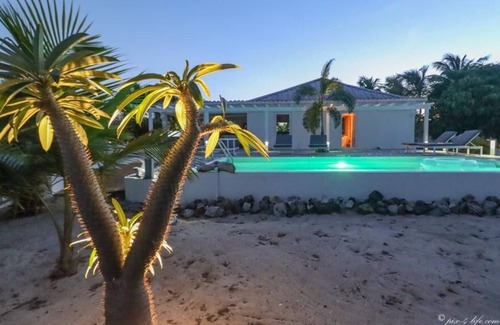 Plum Bay Villa | The "Vacation House", a stone's throw from Baie Longue beach