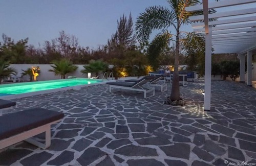 Plum Bay Villa | The "Vacation House", a stone's throw from Baie Longue beach