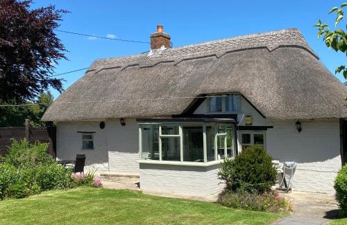 New Forest District House | Thatch Cottage, East Boldre nr Beaulieu and Lymington