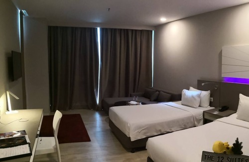 Damansara Perdana Hotel | The 12 Suite Empire Damansara