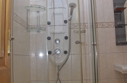 Entebbe House | THe Allenoft Guest house(Visit