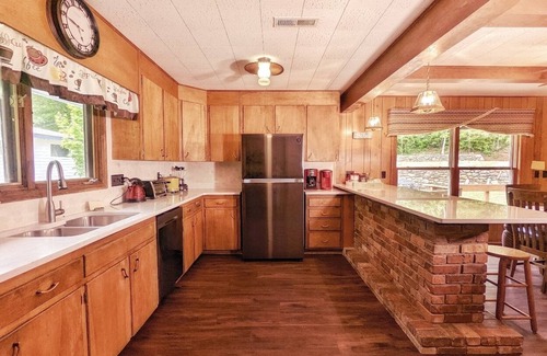 Lake Junaluska House | The Allgood Upper level home-Charming Lake Junaluska Retreat with Breathtaking