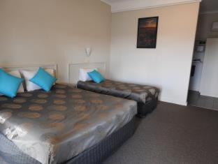 Broken Hill Hotel | The Argent Motel