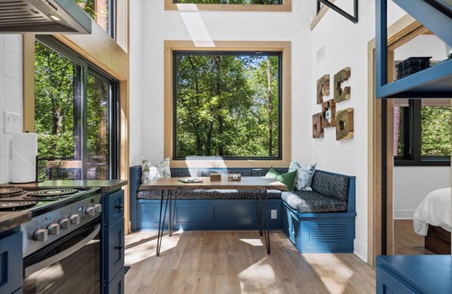 Hot Springs Cabin | The Arrow Treehouse - Sleeps 6