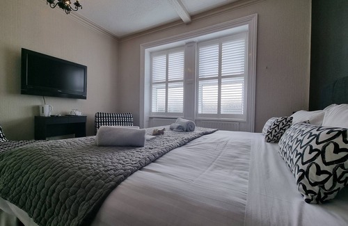Bournemouth House | The Ashleigh - Dog Friendly