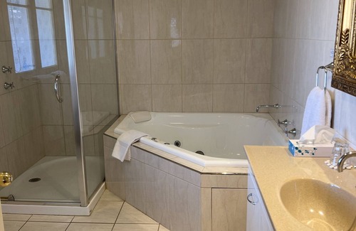 Broken Hill Hotel | The Astra Hotel