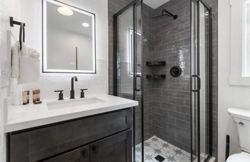 Three Rivers Apartment | The Atwell Sequoia Motel RM 8