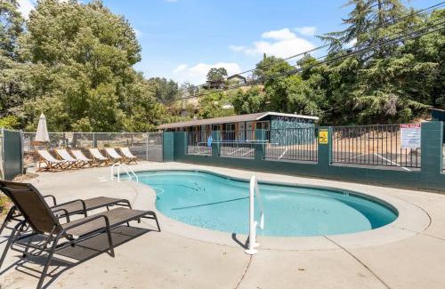 Three Rivers Apartment | The Atwell Sequoia Motel RM 8