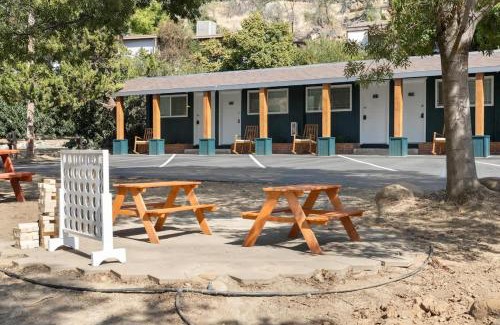 Three Rivers Apartment | The Atwell Sequoia Motel RM 8