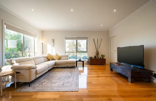 Avondale Heights House | The Avondale Hideaway Space, Style & Serenity