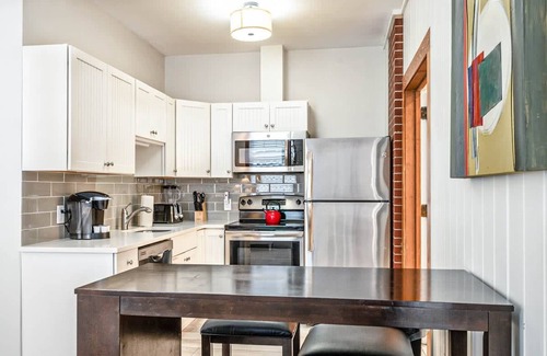Historic Seaport Apartment | The Bartlum Luxury Studio In Prime Location