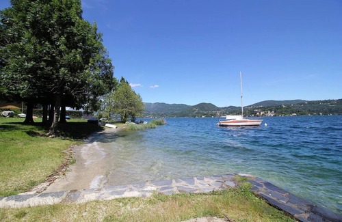Pella Apartment | The Beach Indipendent Apartment View Lake!