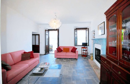 Pella Apartment | The Beach Indipendent Apartment View Lake!
