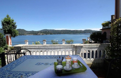 Pella Apartment | The Beach Indipendent Apartment View Lake!