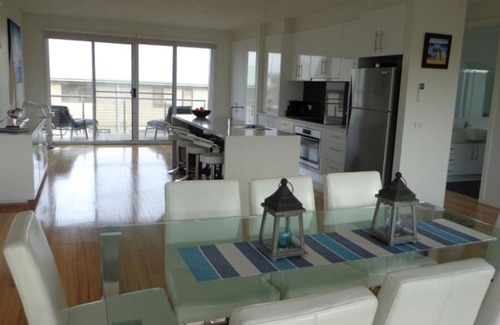 Smiths Beach House | The Beach Row