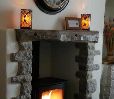 Tideswell House | The Beautiful Bobbin - Premium Cottage with views, local walks, wood burner & pubs