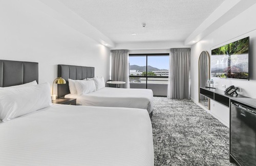 Cairns Central Business District Hotel | The Benson Hotel