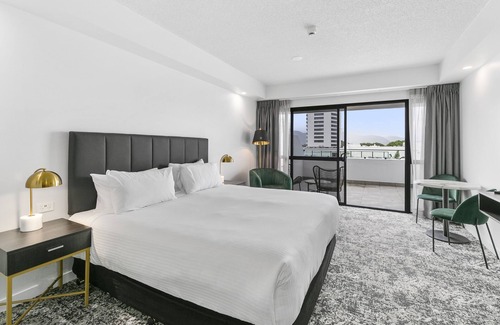 Cairns Central Business District Hotel | The Benson Hotel