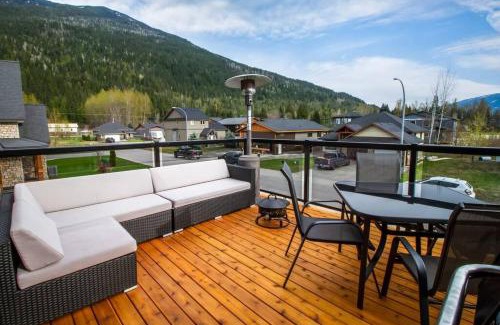 Revelstoke Apartment | The best 2 bedrooms suite in Revelstoke!